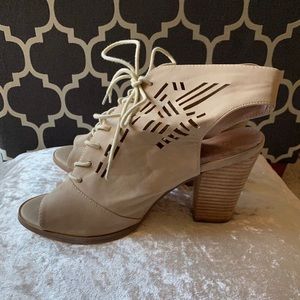 🌟Restricted Cream Lace up cut out heals🌟